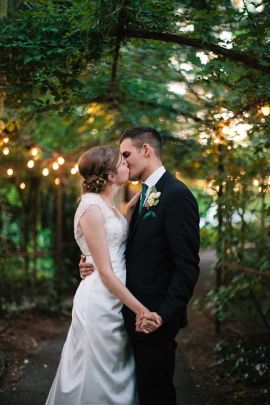 Seth & Joy - kissing